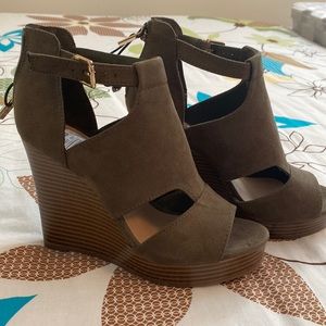 Brand new army green wedges